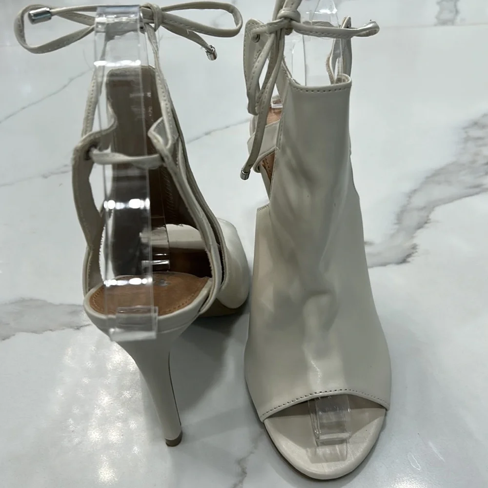 Brash Peekaboo Open Toe Tie Up Heels.‎ Size 5.5
